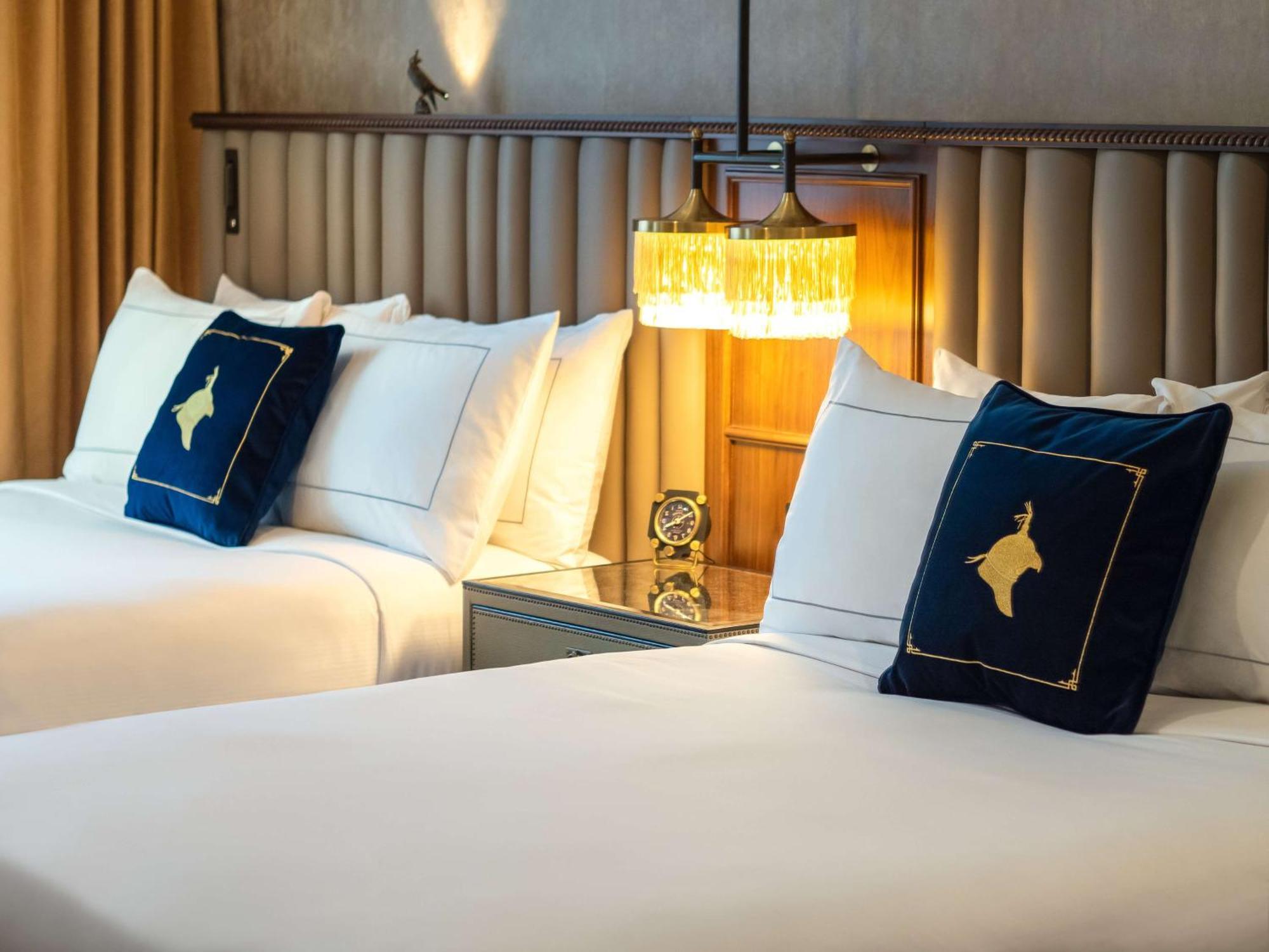 The Peregrine Omaha Downtown Curio Collection By Hilton Hotel Exterior photo