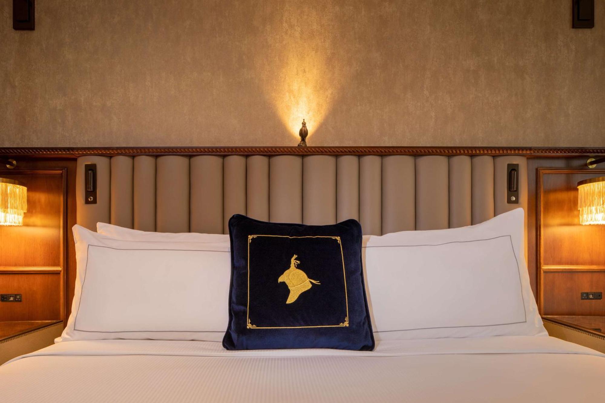 The Peregrine Omaha Downtown Curio Collection By Hilton Hotel Exterior photo