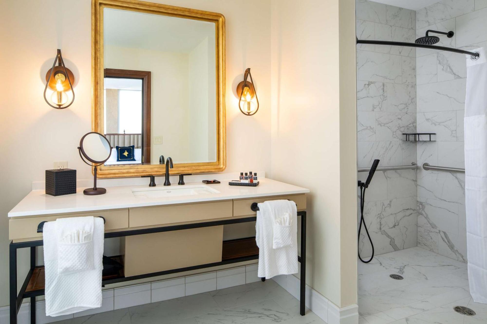 The Peregrine Omaha Downtown Curio Collection By Hilton Hotel Exterior photo